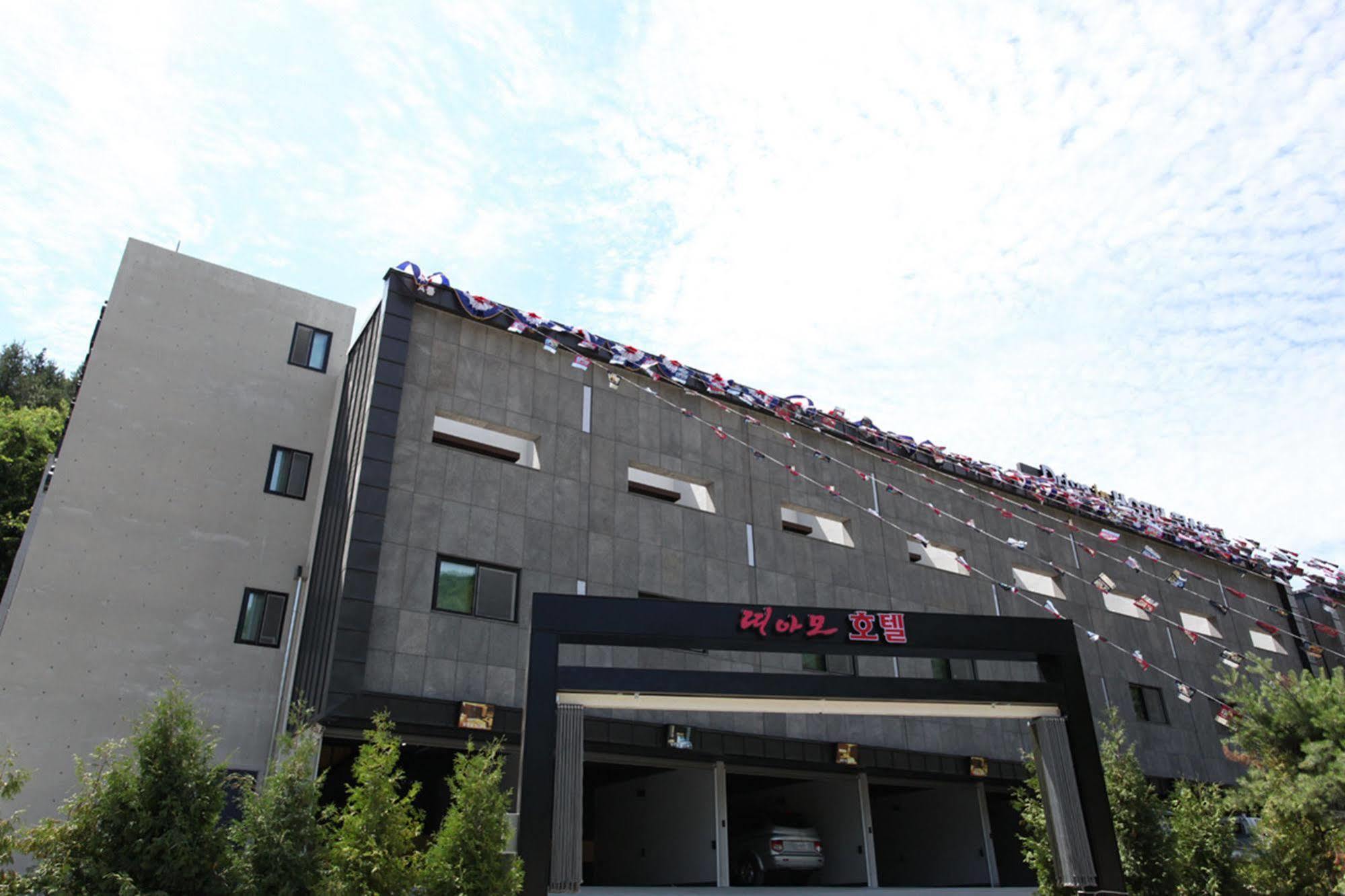 Drive In Hotel Tiamo Пхочхон Экстерьер фото
