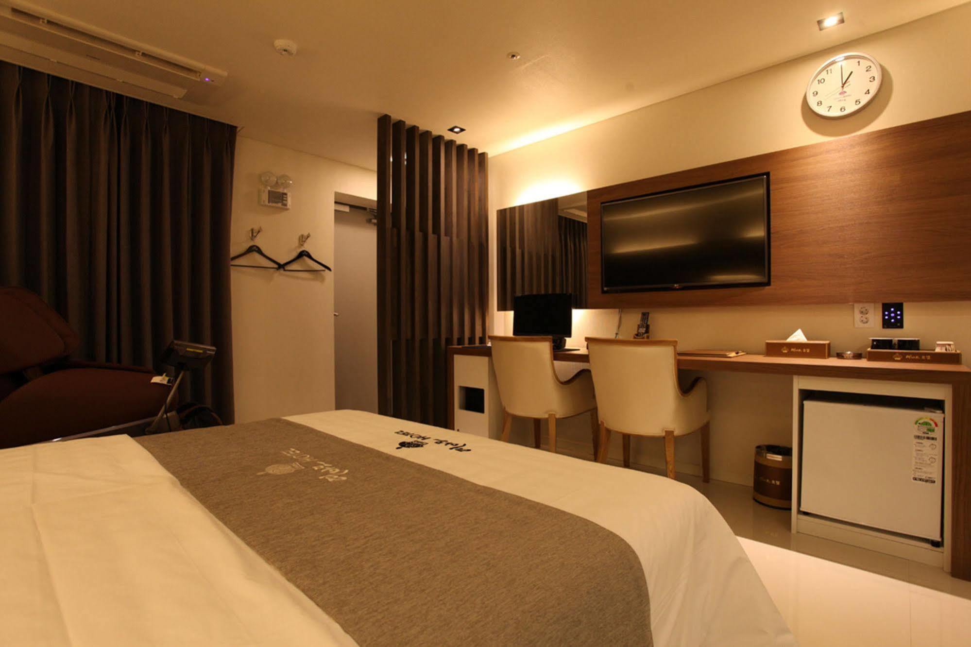 Drive In Hotel Tiamo Пхочхон Экстерьер фото